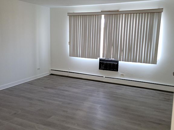 5th image of 9602 Greenwood Ave #2W