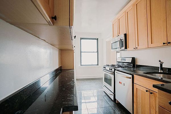 1st image of 210 E 68th St APT 6B