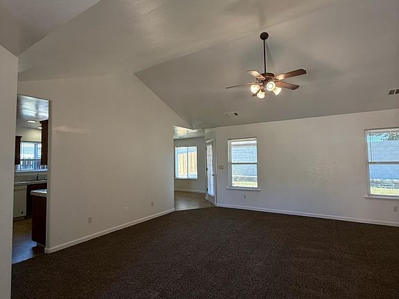 5th image of 421 Karla St