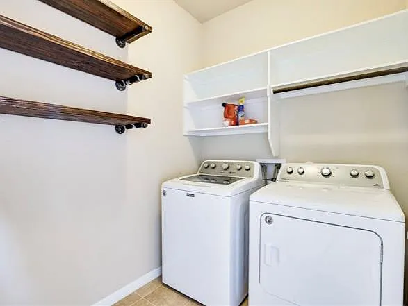 185 Camden Cv — Photo 10