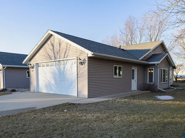 284 7th St, Westbrook, MN 56183