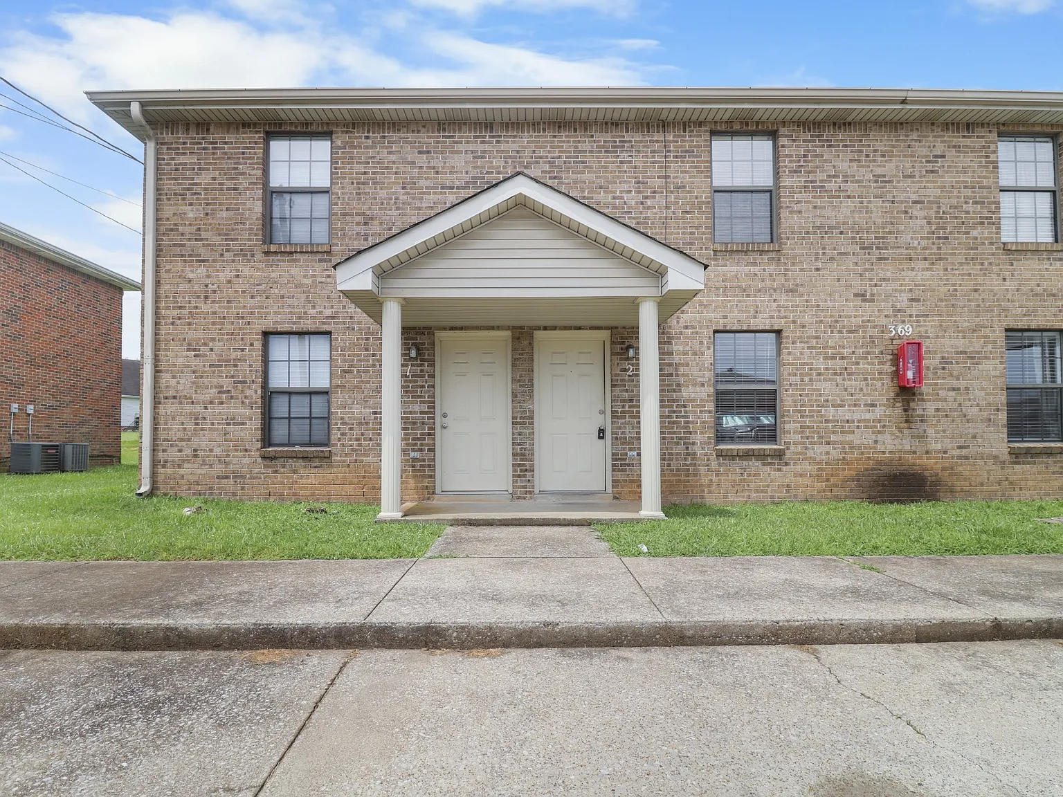 2 bed, 1.5 bath, 1000 sqft, $950 — Photo 1