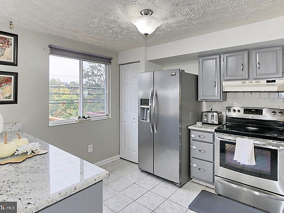 5th image of 9177 Sheffield Hunt Ct