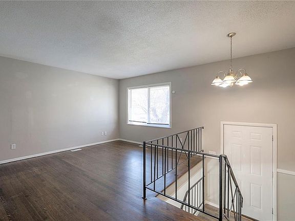 3rd image of 1715 Viking Dr