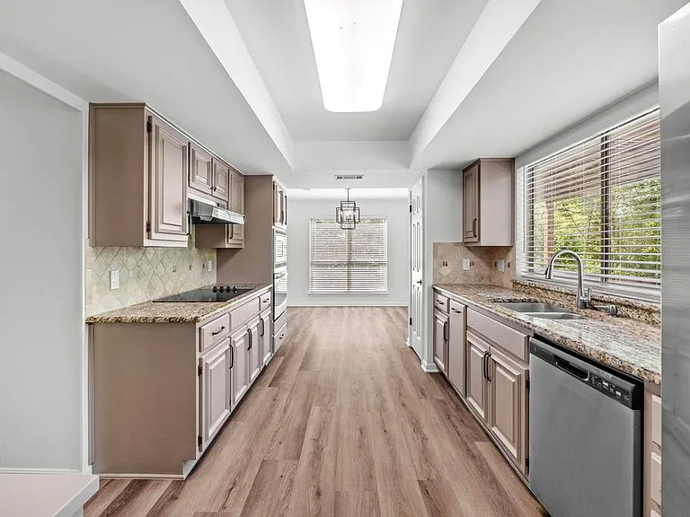 6603 Whitemarsh Valley Walk — Photo 10