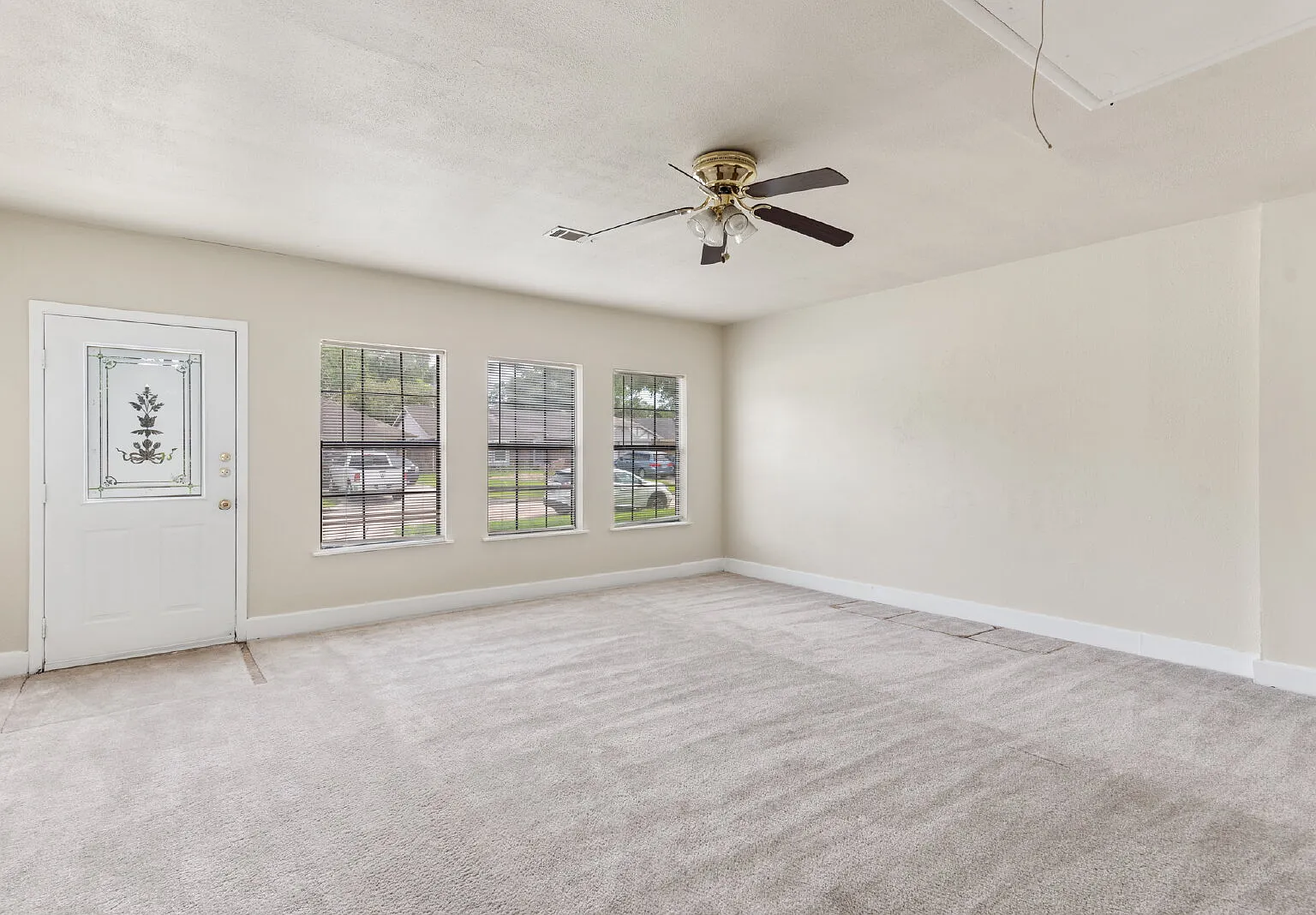 3 bed, 2.0 bath, 1384 sqft, $1,899 — Photo 4