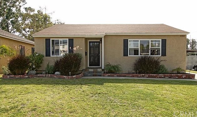 Gorgeous curb appeal!