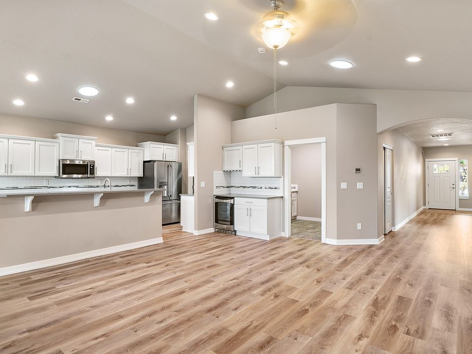 1st image of 4485 SW Salmon Ave
