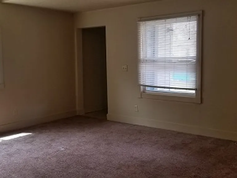 218 Whedbee St — Photo 5