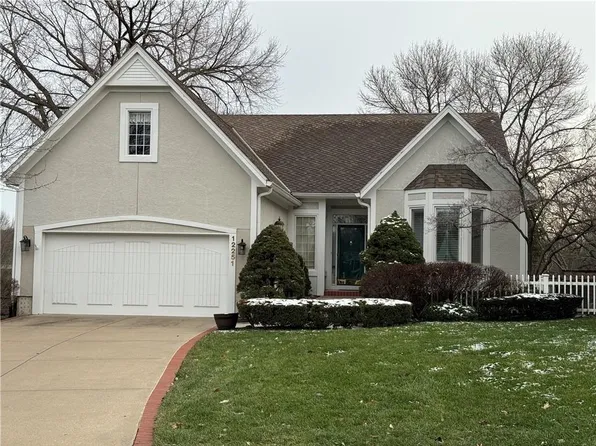 12251 Ash St, Overland Park, KS 66209