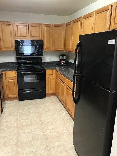 2nd image of 200 Valley Dr APT 04