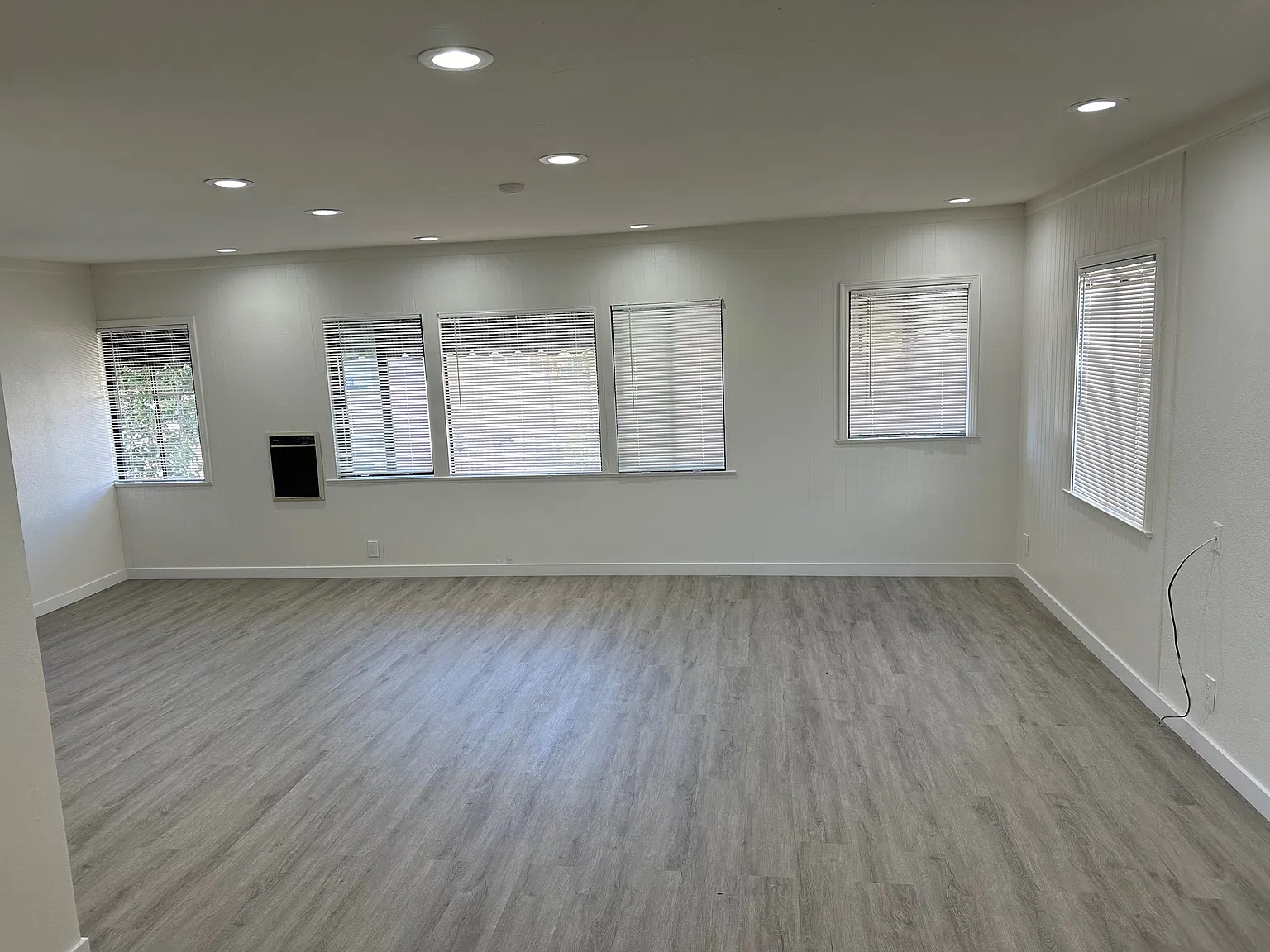 Studio, 700 sqft, $1,650 — Photo 2