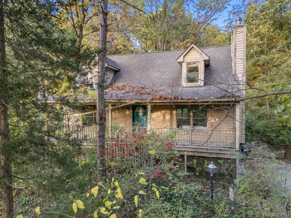 6167 Cowell Rd, Brighton, MI 48116