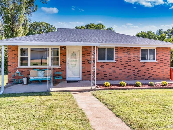 2912 Raw Wind Dr, High Ridge, MO 63049
