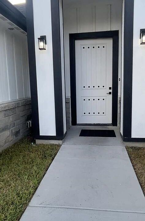 2nd image of 534 Pera Ave