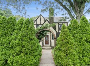 303 Bradley Ave, Meriden, CT 06451