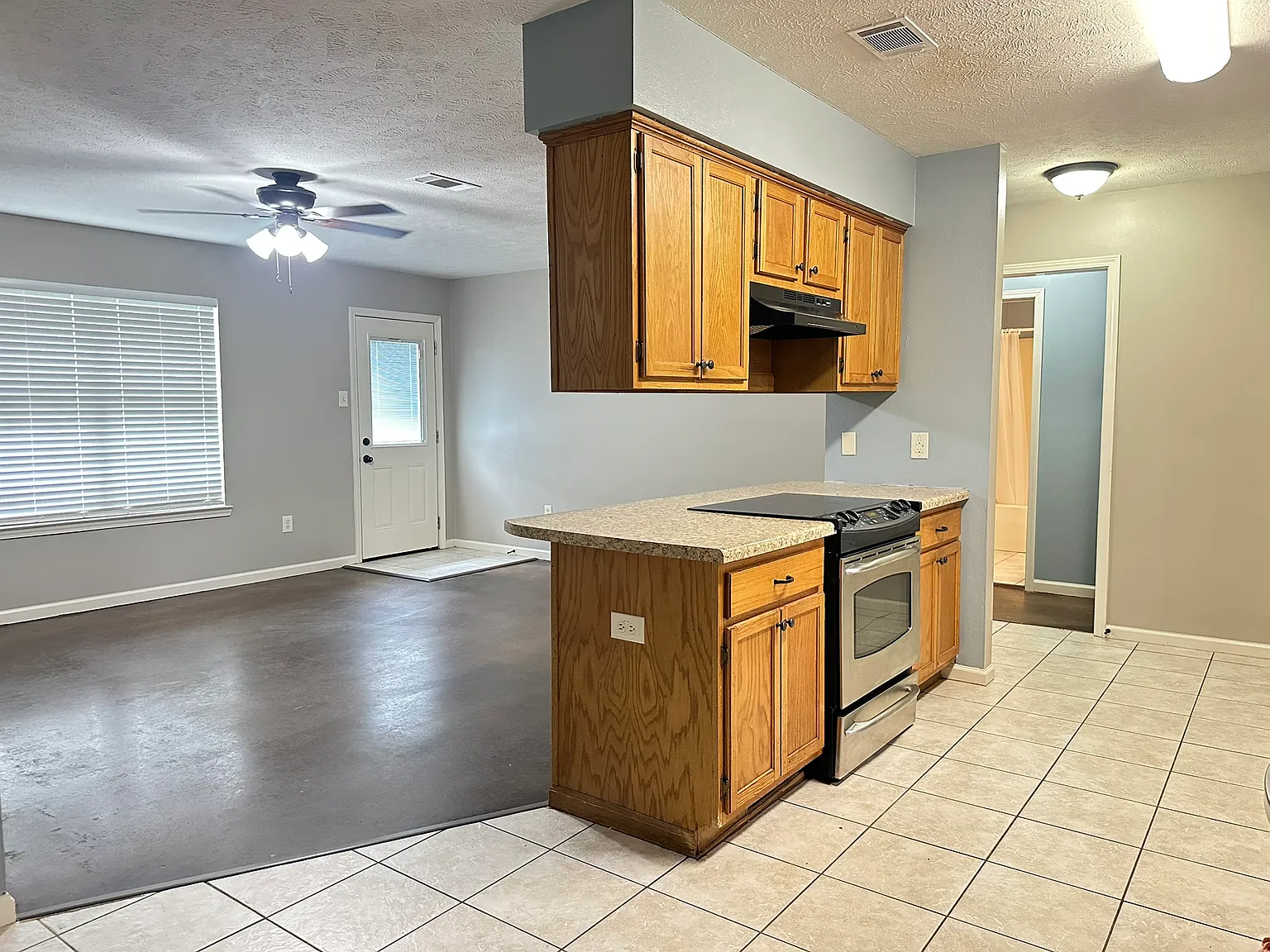 3 bed, 1141 sqft, $1,400 — Photo 2