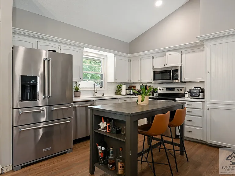 205 SW Craigmont Dr — Photo 4