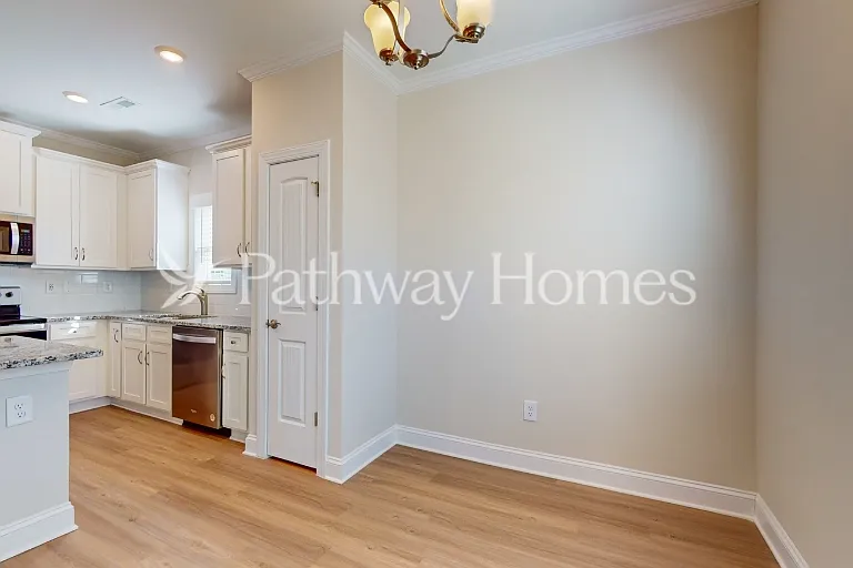 112 S Sina St — Photo 8