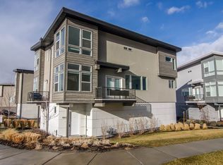 1002 W Rooftop Dr, Midvale, UT 84047