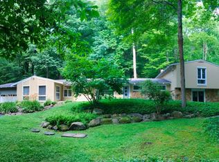 17079 Cats Den Rd, Chagrin Falls, OH 44023