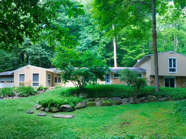 17079 Cats Den Rd, Chagrin Falls, OH 44023