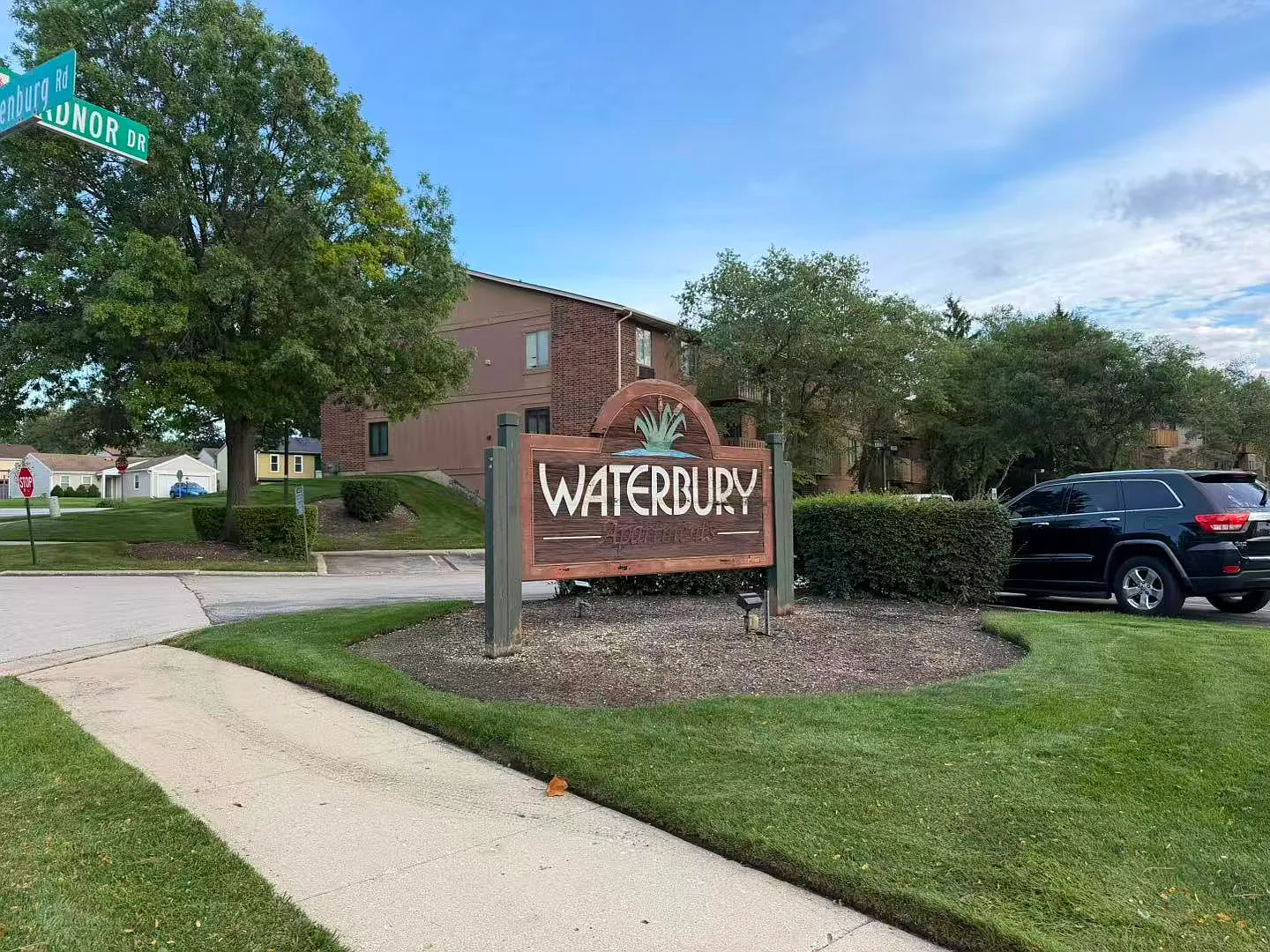 2 bed, 871 sqft, $2,200 — Photo 2