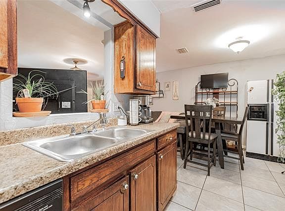 5th image of 2321 Greenhill Dr