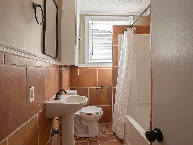 4907 Burke Ave — Photo 24