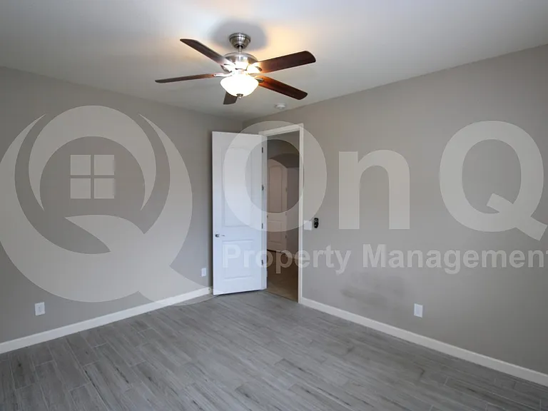 7562 W Tierra Buena Ln — Photo 10
