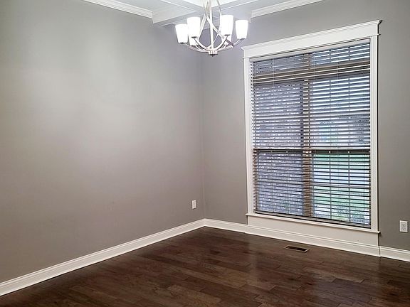 4th image of 620 Montrose Dr