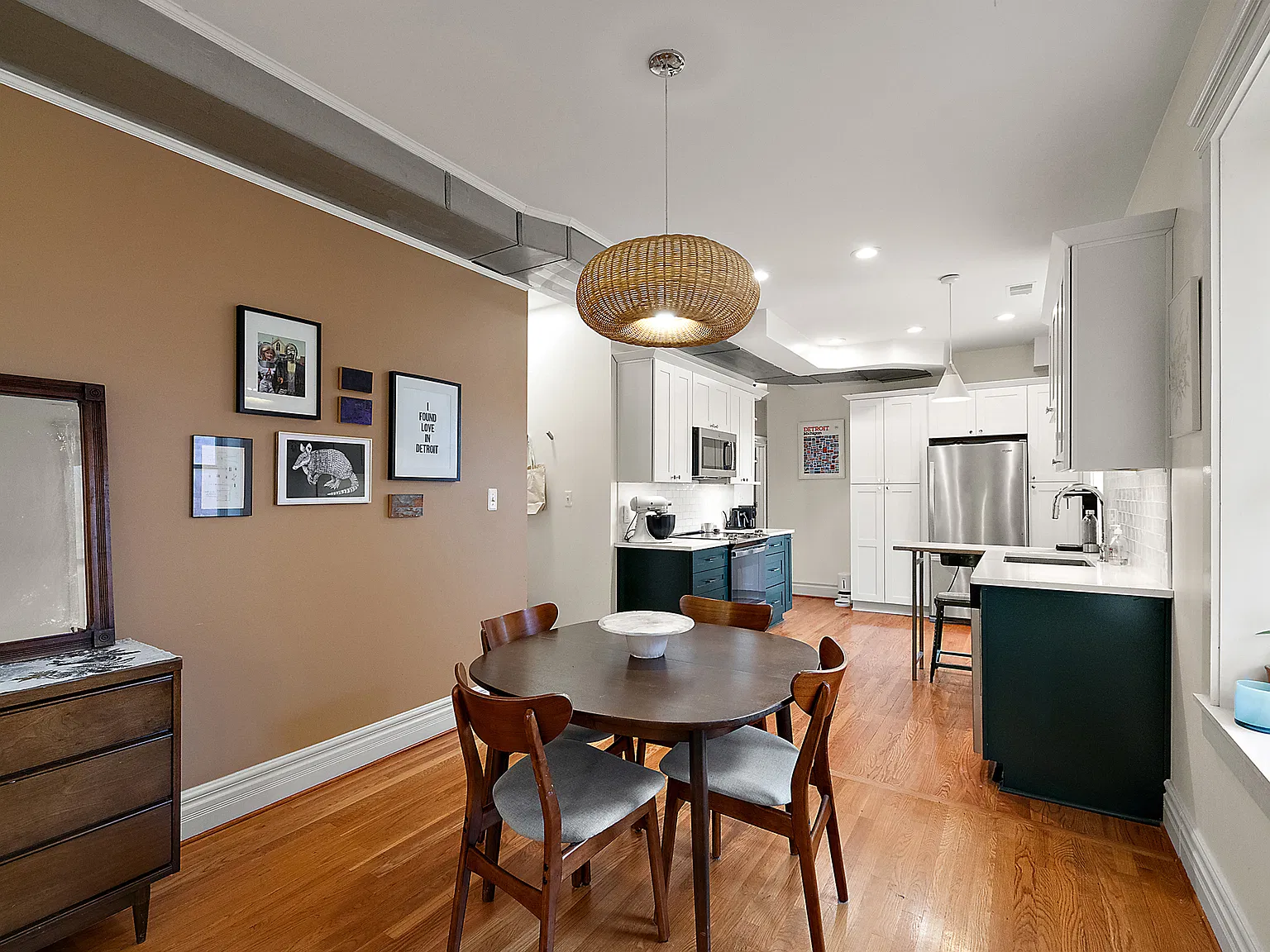 3 bed, 2152 sqft, $3,250 — Photo 4