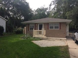 119 Indian Trl, Lake In The Hills, IL 60156