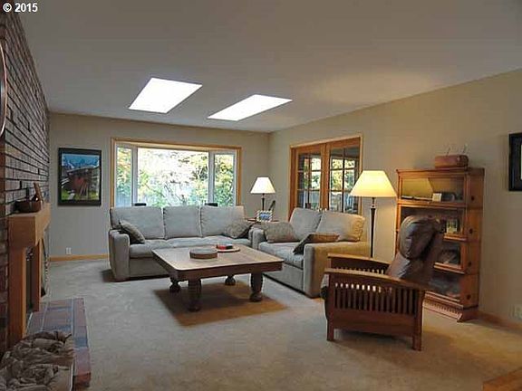 4th image of 860 SE 59th Ave