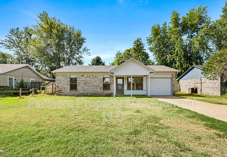 3520 W Olive St — Photo 1