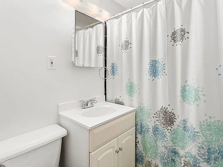 235 E 51st St #2B — Photo 5