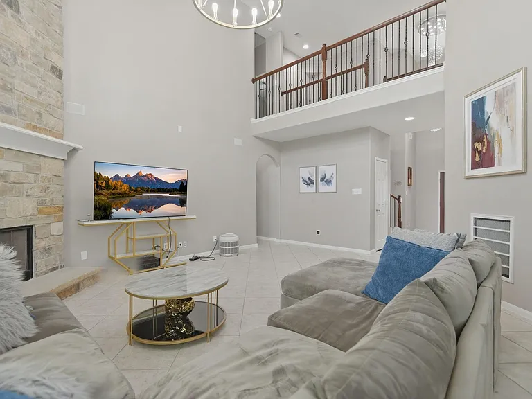 14535 Mountain Cliff Ln — Photo 7