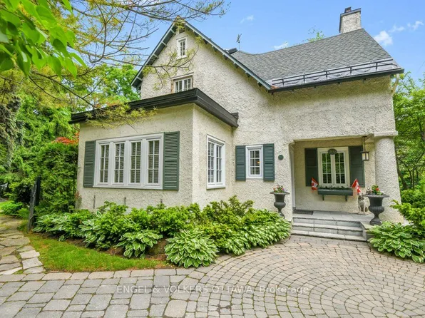202 Cloverdale Rd, Ottawa, ON K1M 0X2