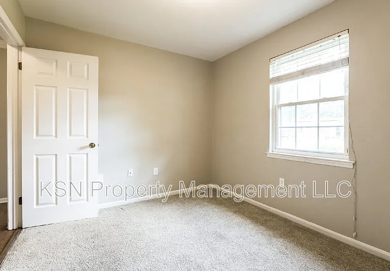 503 W Tietgen St — Photo 13