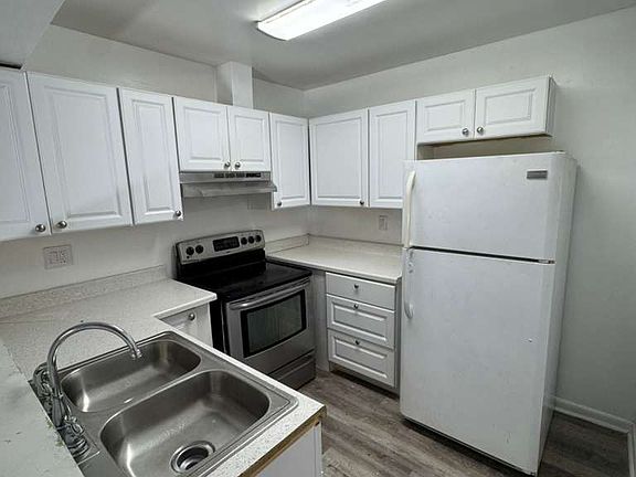 4th image of 158 W 28th St #D