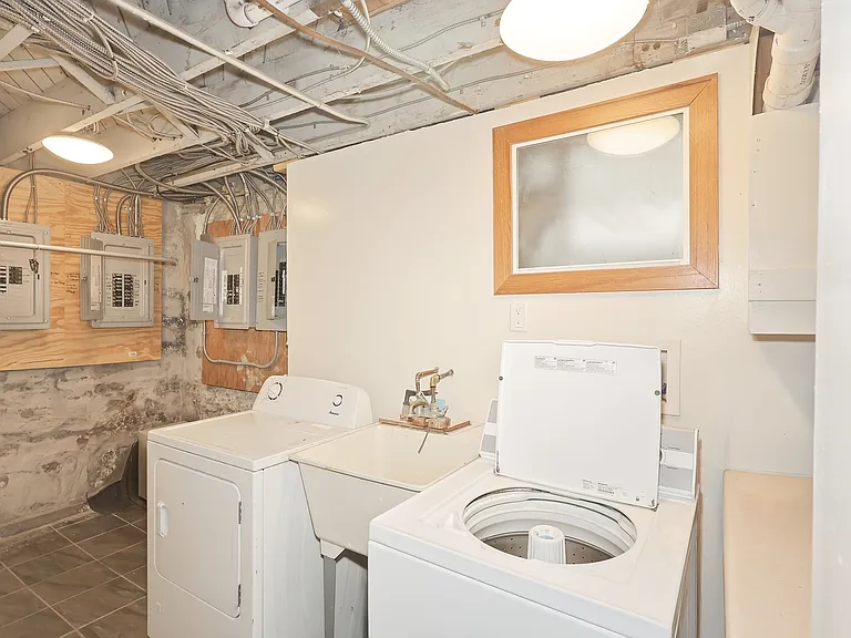 2535 Aldrich Avenue South - 1 — Photo 18