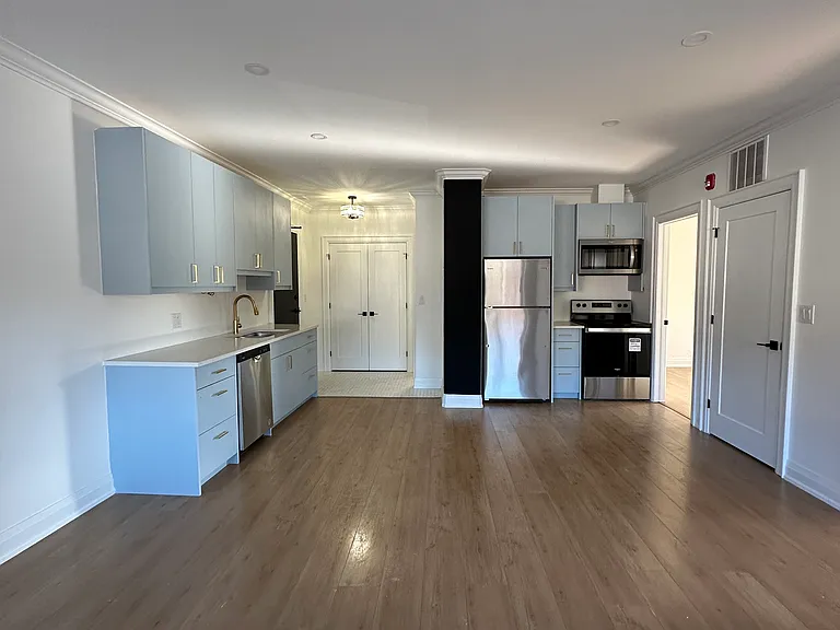 16 Hincks St #7 — Photo 9
