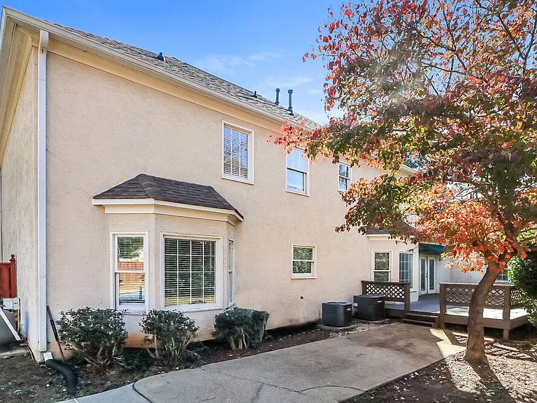 1 Overlook Dr — Photo 17
