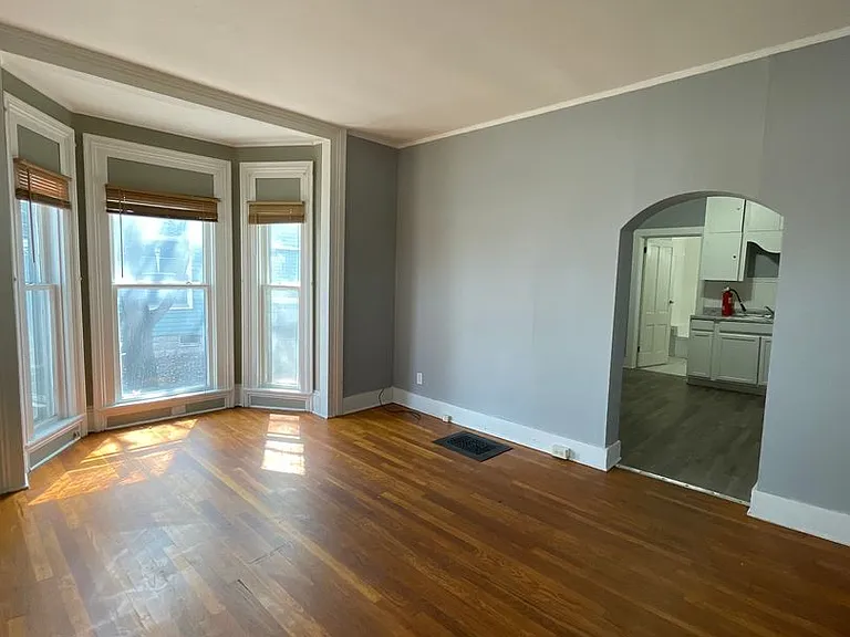 909 Merchant St — Photo 2