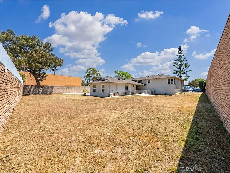 1345 S Jellick Ave — Photo 34