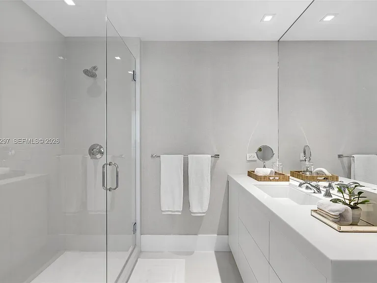 50 S Pointe Dr #1502/03 — Photo 39