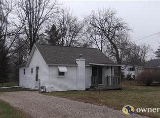 208 W 3rd St, Charlotte, MI 48813