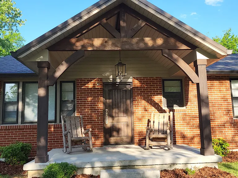 303 Pleasant Dr — Photo 3