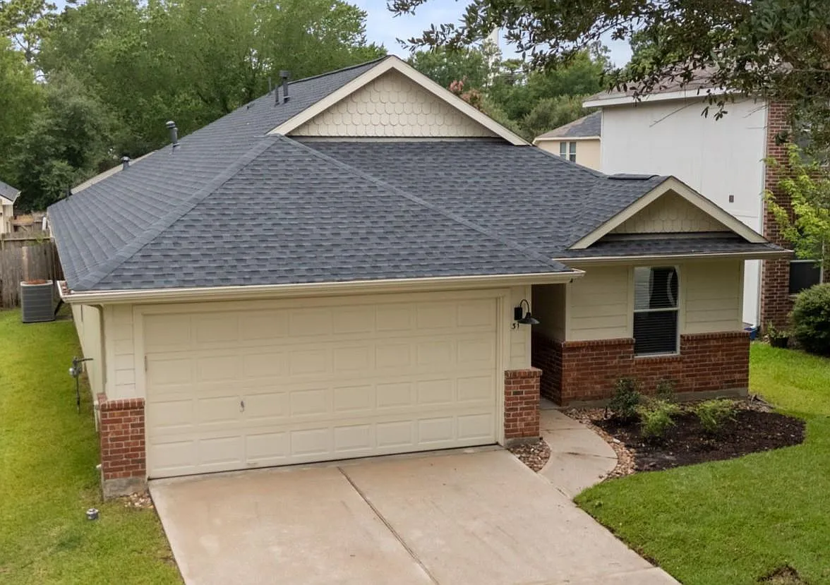 3 bed, 2.0 bath, 1477 sqft, $2,100 — Photo 2