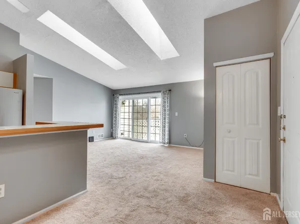 304 Wimbeldon Ct, North Brunswick, NJ 08902